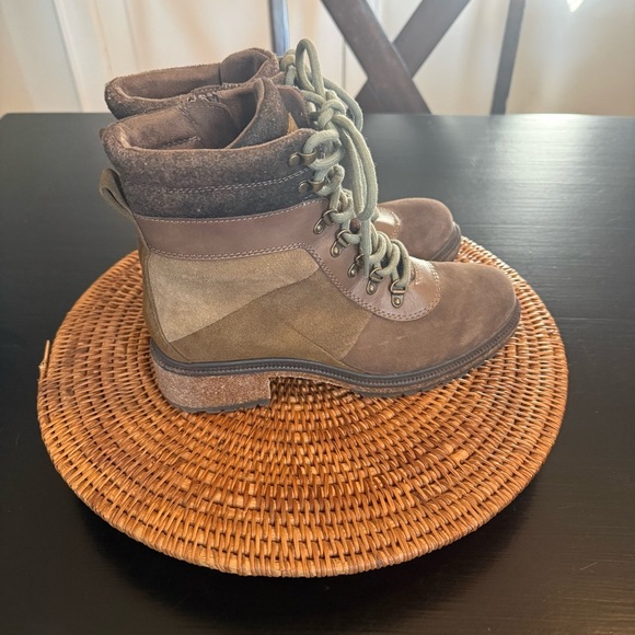 Element Lace-Up Boots in Brown and Tan size 8 wide - Picture 2 of 12